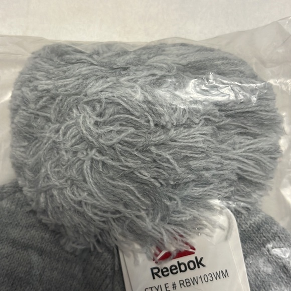 Reebok Beanie with Pom New With Tags Gray and Pastel Pink NEW NWT - Picture 6 of 7